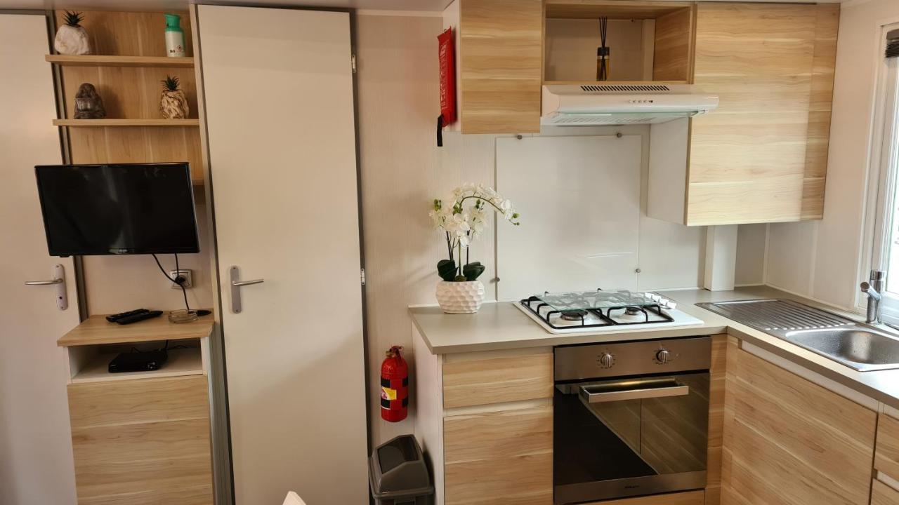 Mobil Home La Licorne Camping Nous Dormant Сен-Жан-де-Мон Екстериор снимка